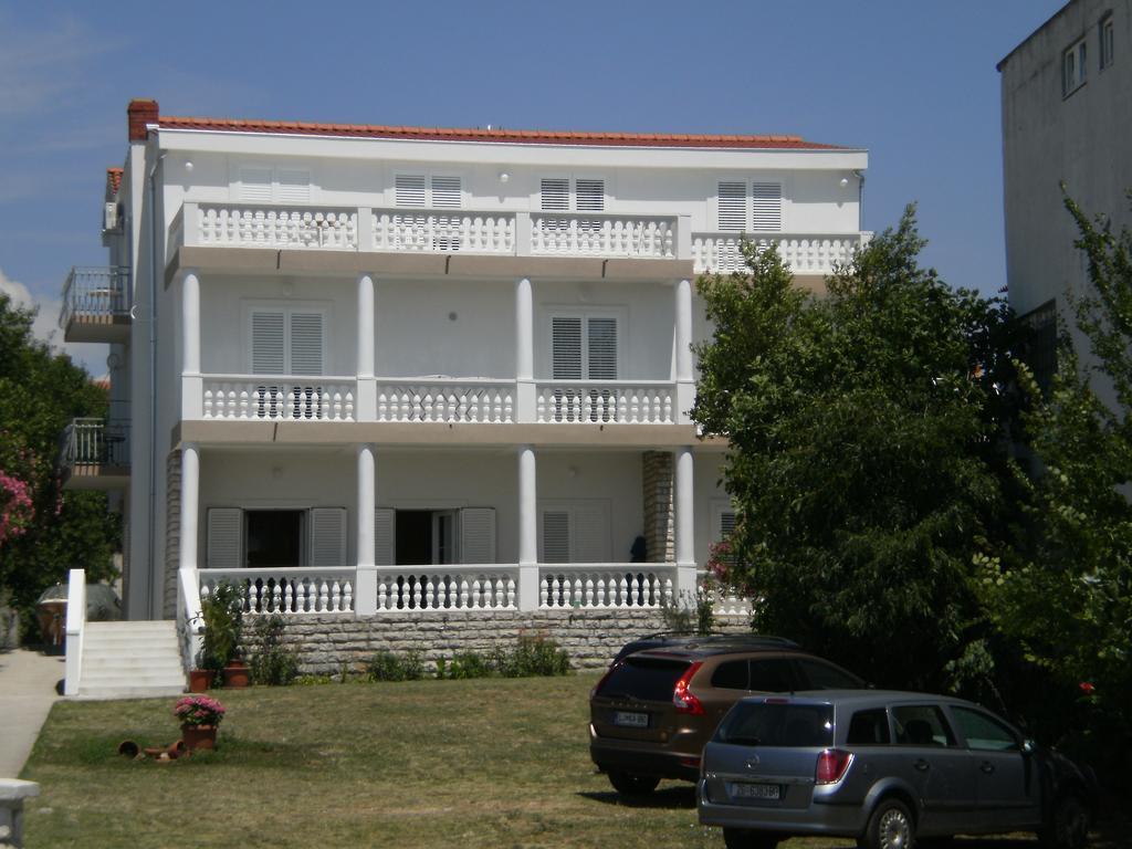 Apartment And Rooms Villa Kolonada Vodice Eksteriør bilde